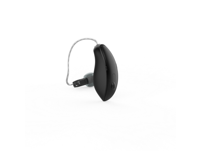 Aparelho auditivo receptor no canal branco com fio fino e ponta de silicone sobre fundo azul-marinho, iluminação de estúdio, fotografia de produto realista detalhada